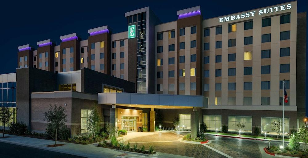 Embassy Suites By Hilton College Station Exterior photo