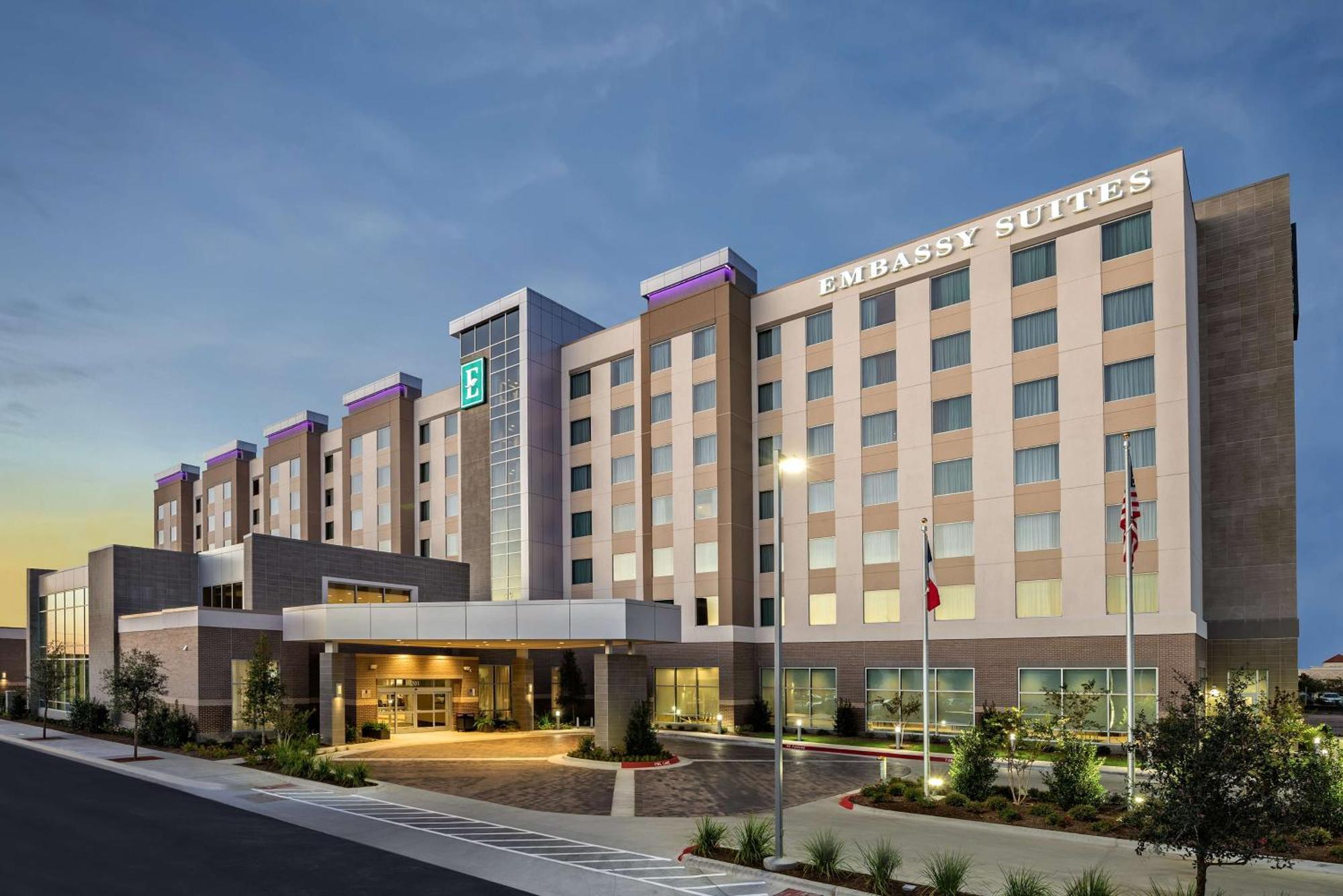 Embassy Suites By Hilton College Station Exterior photo